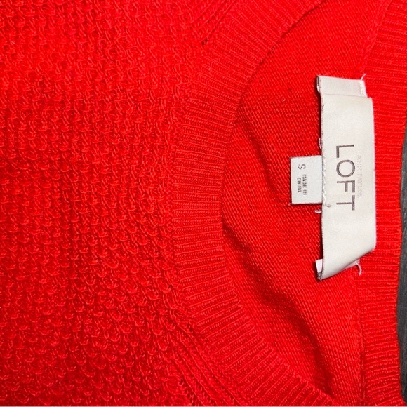 ❄️5/$13! LOFT Red textured sweater - Picture 4 of 4